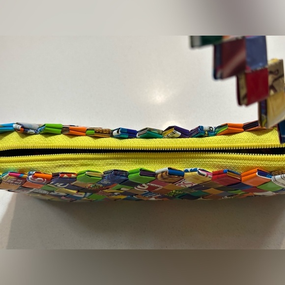 VIBRANT colourful Mexican artisan candy wrapper foil handbag with zipper closure - Picture 10 of 16